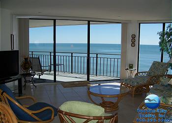 Surfmaster 804 - Living Area
