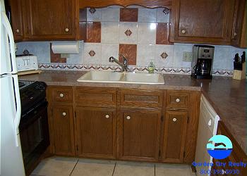 Sea Master 211 - Dining/Kitchen