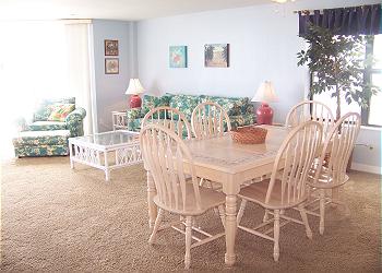 Surfmaster 207 -Dining Area