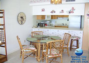 Surfmaster 109 - Dining Area