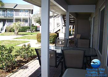 Floral VIlla B5 - Patio Area
