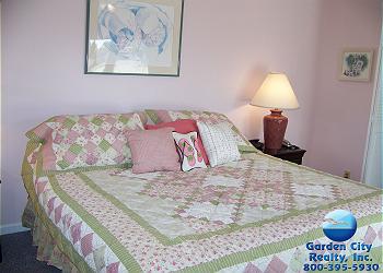 Floral Villa B5 - Bedroom 1 with a King