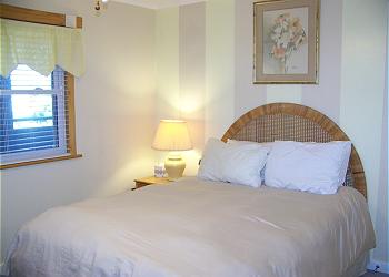 Sea Master 211 = Bedroom 2 with a Queen