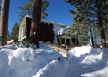 Big Bear Cabin / Bungalow rental - Exterior Photo - Exterior with snow!
