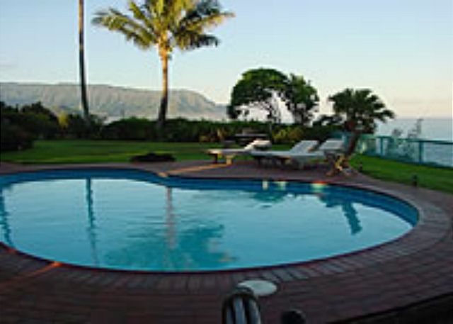 Oceanbluff above the Pacific, Princeville, Kauai