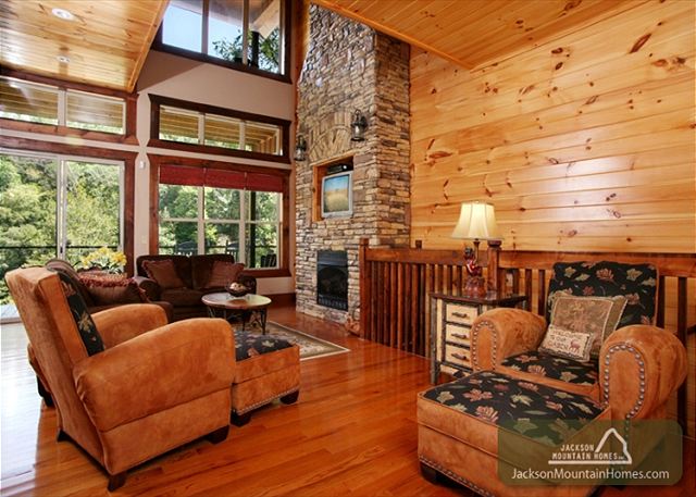 RIVERVIEW LODGE, East 321, 5 bedroom