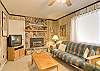 2 bedroom, 1 bathroom condo, 3 blocks from slopes, sleeps 6.