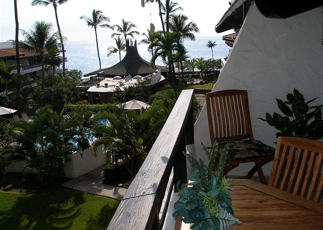 Nice ocean view from this lanai.