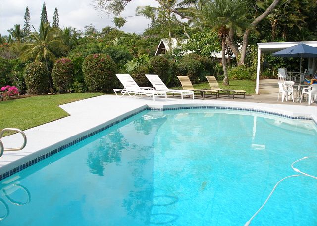 Private tropical back yard