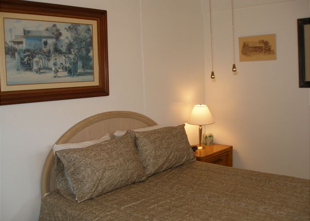 Bedroom with a queen bed