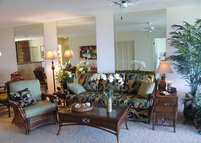 Beautiful tropical furnishings in the living room.