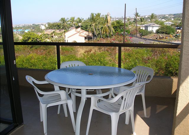 Large L-shaped lanai