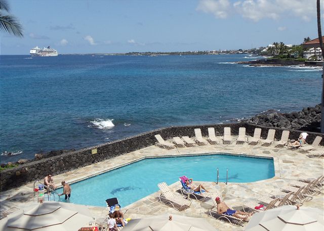 Watch the cruise ships from this lanai!