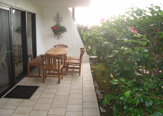 Large lanai great for dining or relaxing, just steps from the sa