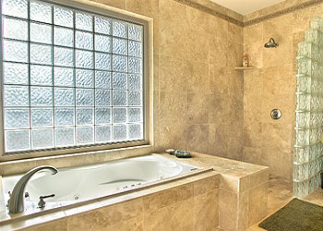 Master Bath Tub 