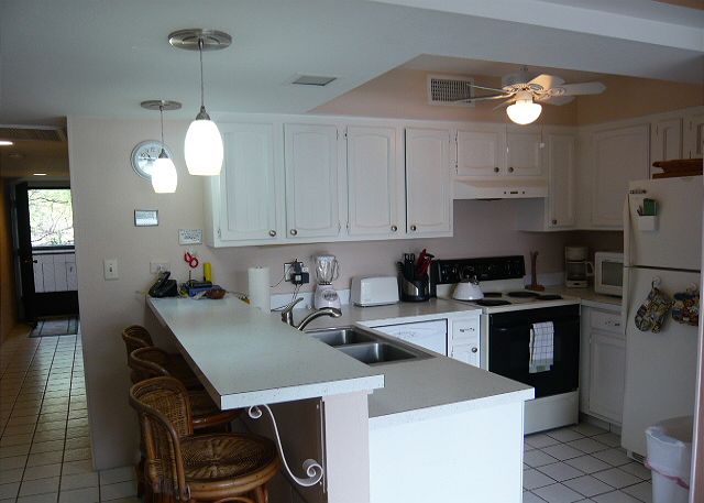 Bright clean kitchen which is fully equipped