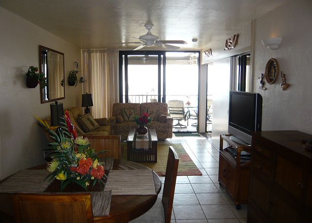 Full dining/kitchen