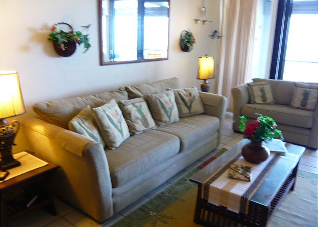 Living room with a great ocean view and breeze.