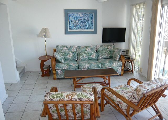 Living room with a flat screen TV.