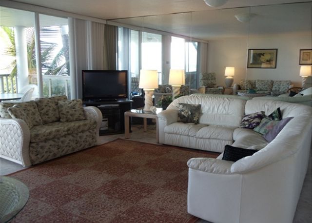 The lanai is right off the living room. Relax and watch the wave