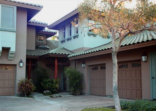View of the front of this townhouse.