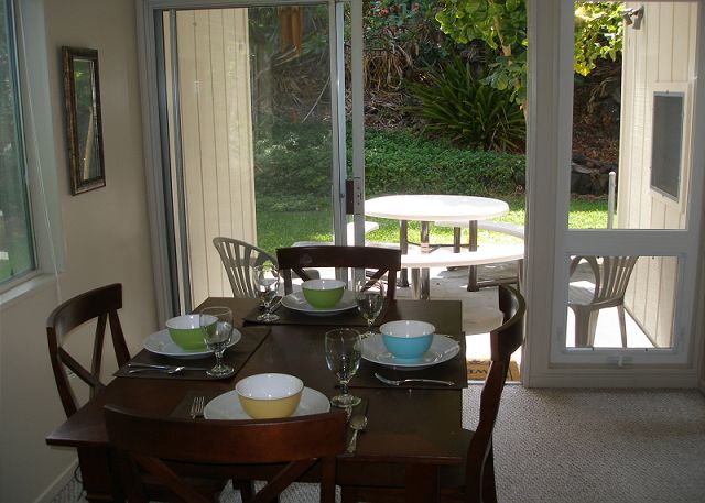 Dining room to the lanai