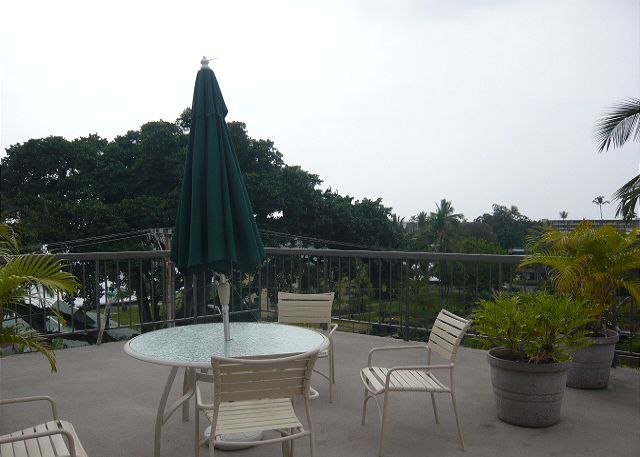 Upper lanai/sundeck