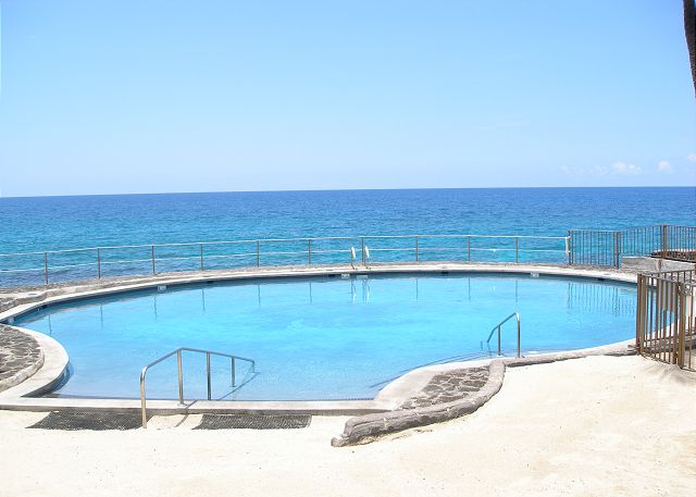 Beautiful salt water pool on the edge of the Pacific.