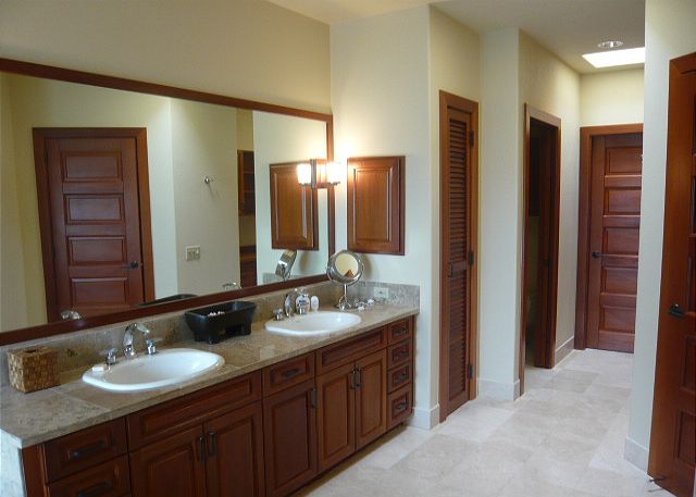 Master bath with large soaking tub & seperate shower.