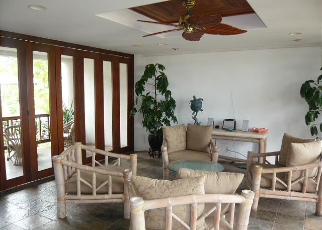 Great room that over looks the pool and ocean.
