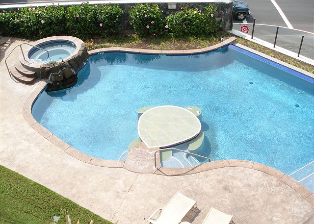 Pool/Spa right across from Kahaluu Beach