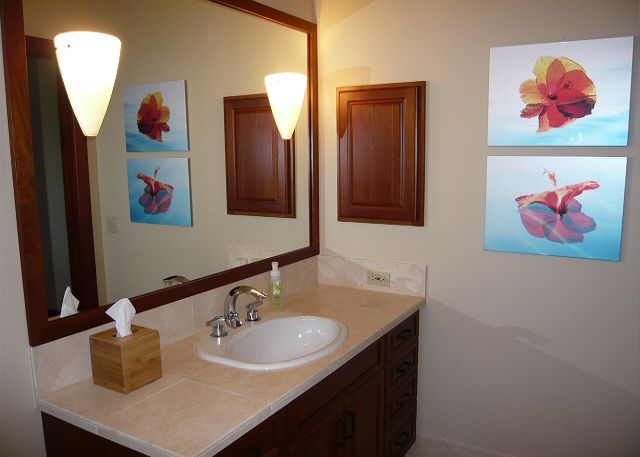 Full bath off the double bedroom.