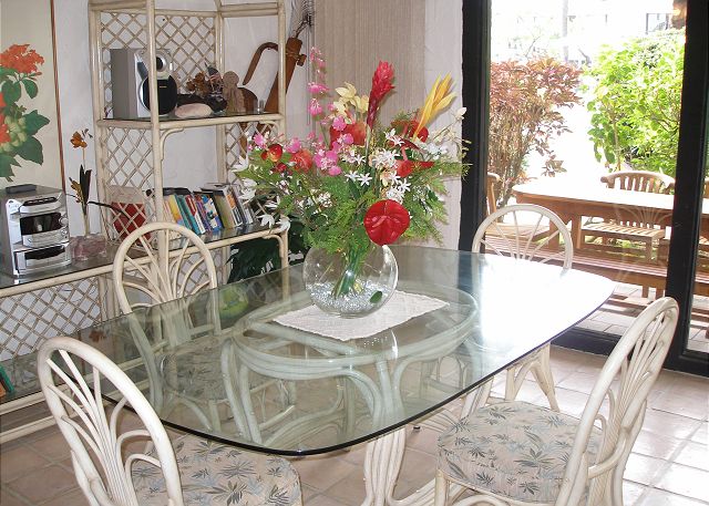Dining with a ocean view on the lanai