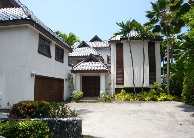Exterior of this grand home.