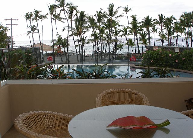 Direct view of Kahaluu Beach from your lania, living room, and b