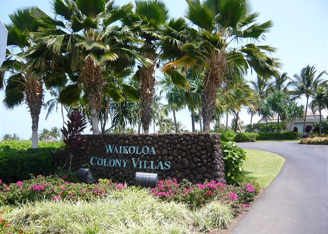 This complex is walking distance to shops, restaurants, golf, an