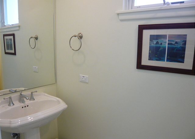 Downstairs 1/2 Bath