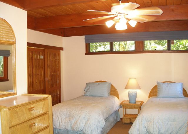 Lower Bedroom with Private Entrance, seperate Bath and Twin Beds