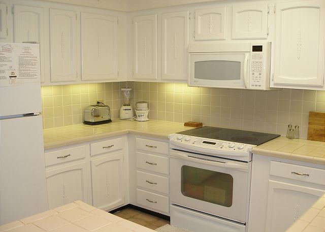 Gourmet kitchen fully equipped