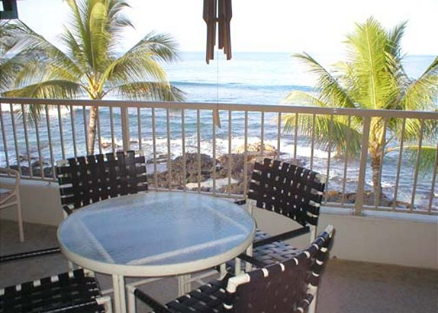Fantastic lanai where you can watch spinner dolphins, whales, su