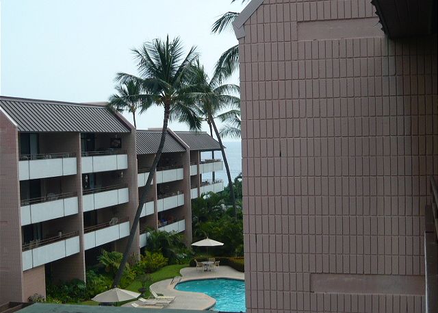 Ocean & pool view from the lanai.
