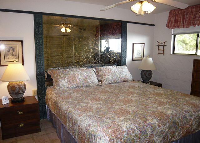 King Bed with adjoining bathroom