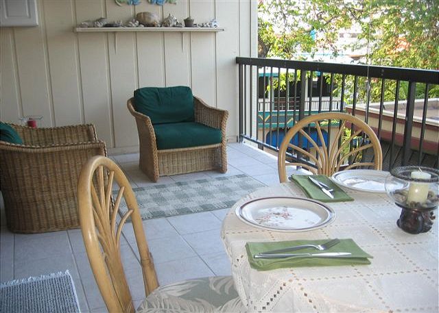 Dining on the lanai