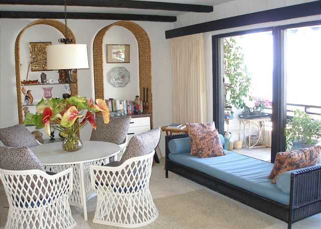Dining area with a Hawaiian sunset view