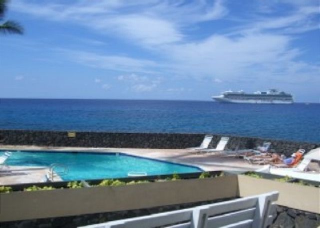 Pool and wonderful ocean view from the lanai.