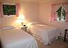2nd bedroom with two twin beds