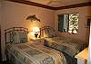 2nd bedroom with two twin beds