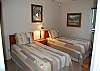 2nd bedroom with two twin beds
