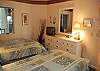 2nd bedroom with two twin beds