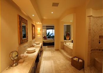 Villa Pamela's master bath, with Jacuzzi tub.